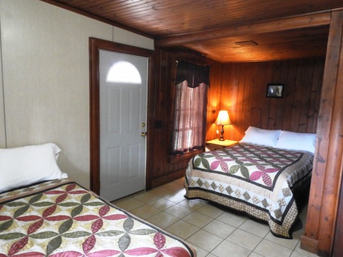 Two beds in cabin at Swaha Lodge & Marina.